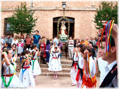 Danzas en honor a Ntra. Seora del Rosario, patrona del pueblo.